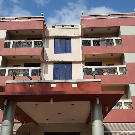 Hotel Le Royale Dadra Exterior foto